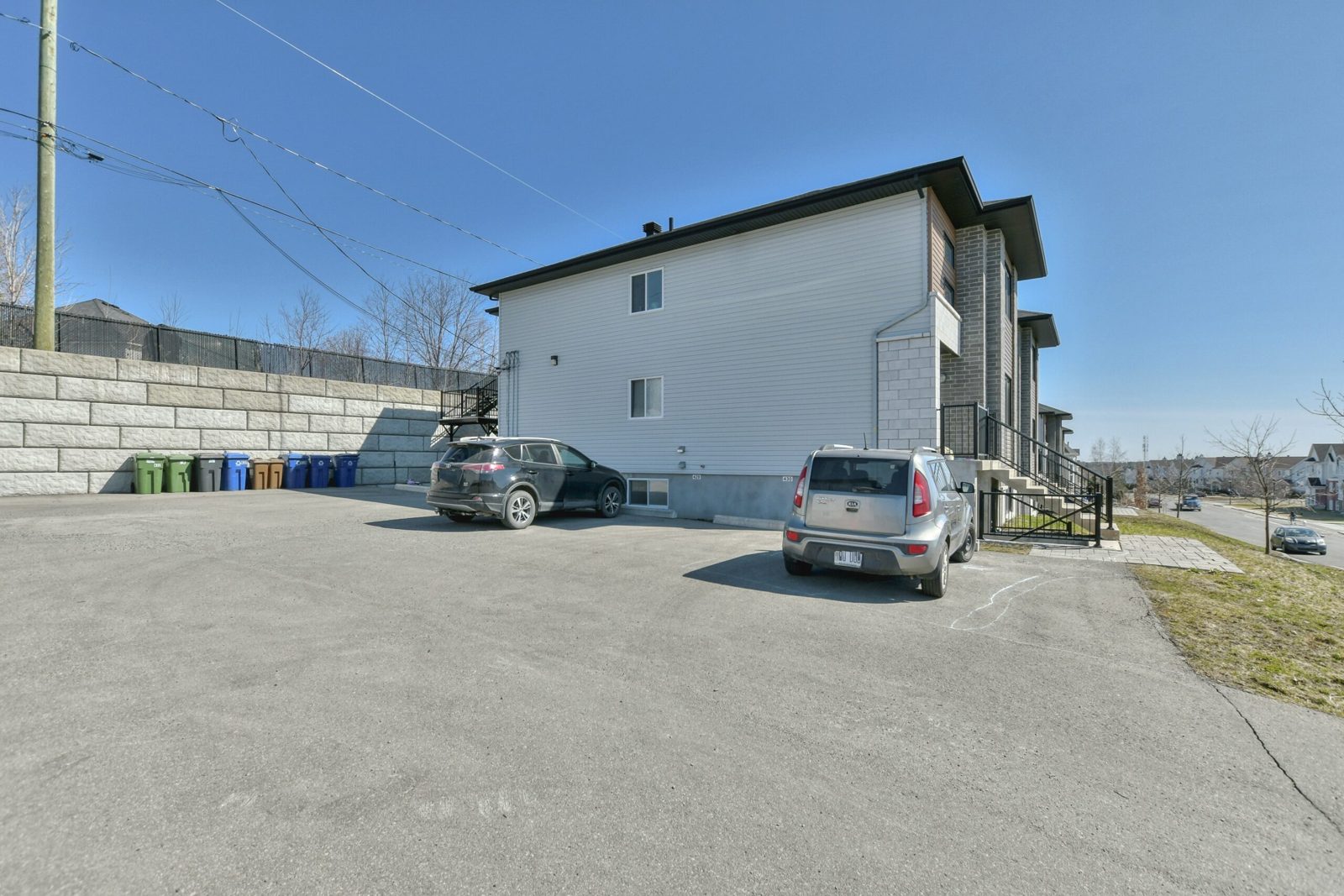 Triplex dans un secteur jeune et familiale — photo 5