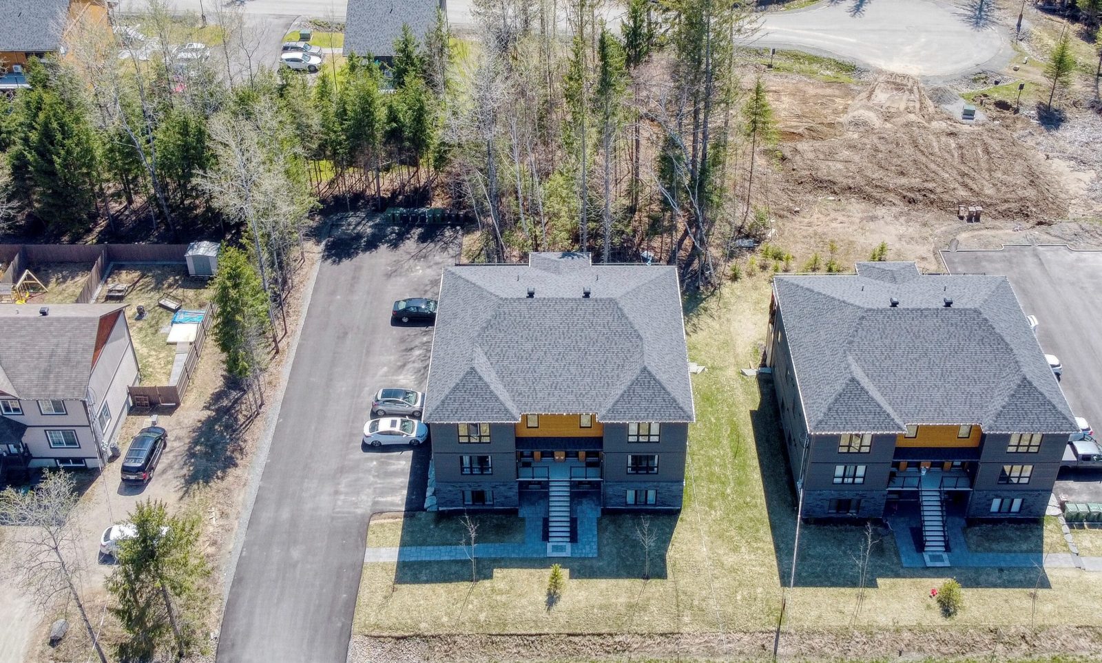 Magnifique 6 plex en condos au cœur de la nature – Mont-Tremblant — photo 2