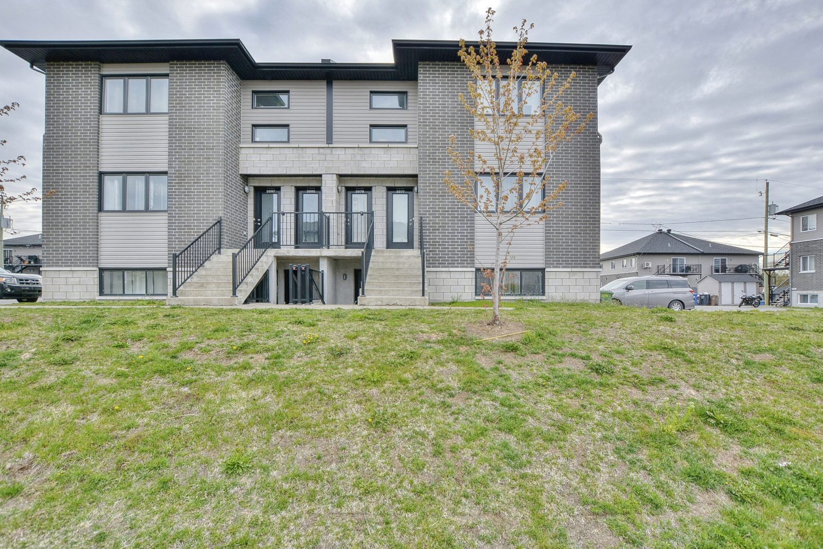 TRIPLEX CONTEMPORAIN 3 x 5 1/2 — photo 1