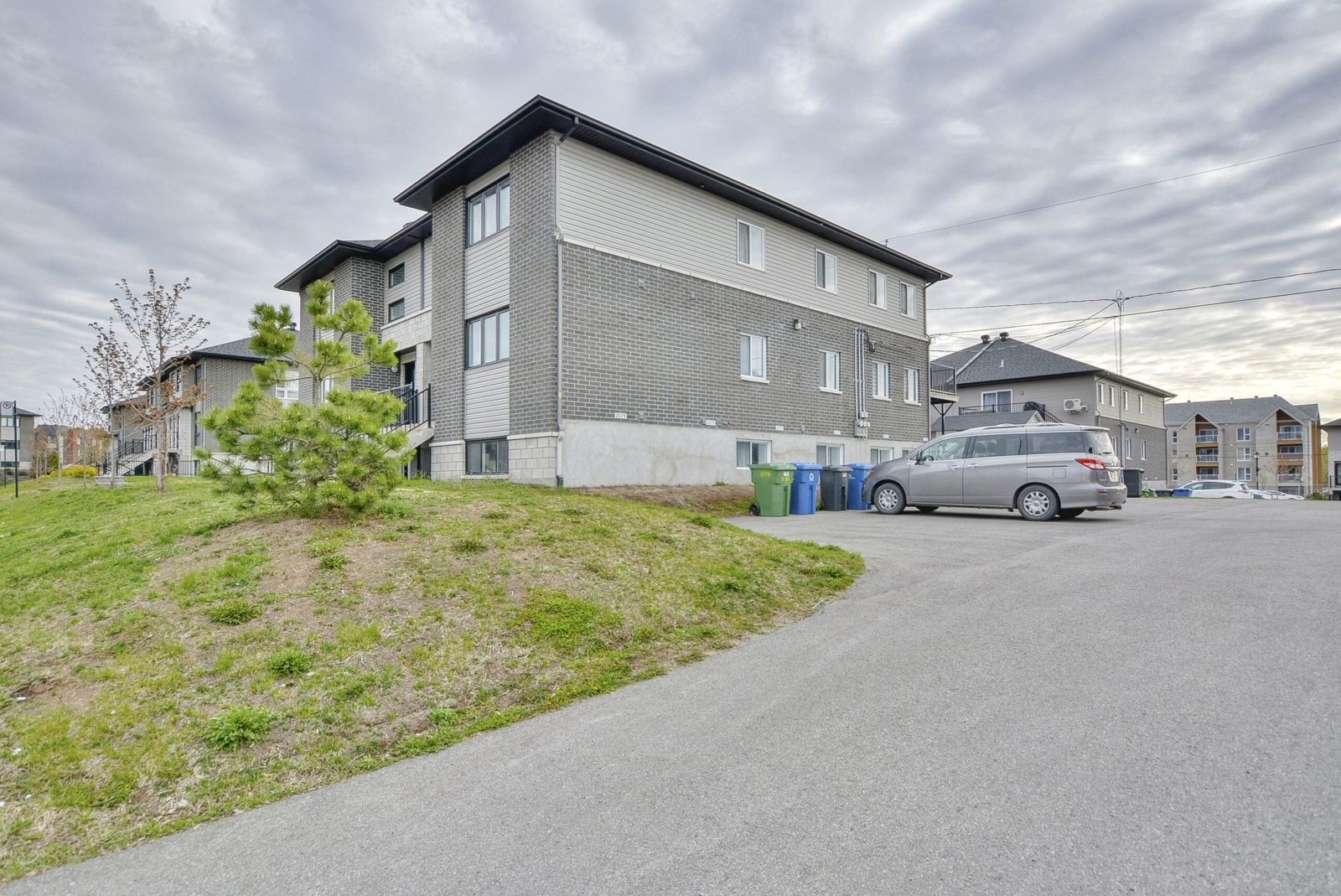 TRIPLEX CONTEMPORAIN 3 x 5 1/2 — photo 3