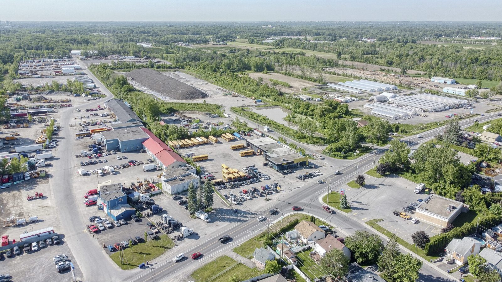 Bâtisse industrielle à Laval – terrain 81 000 pc (Autoroute 13) — photo 5