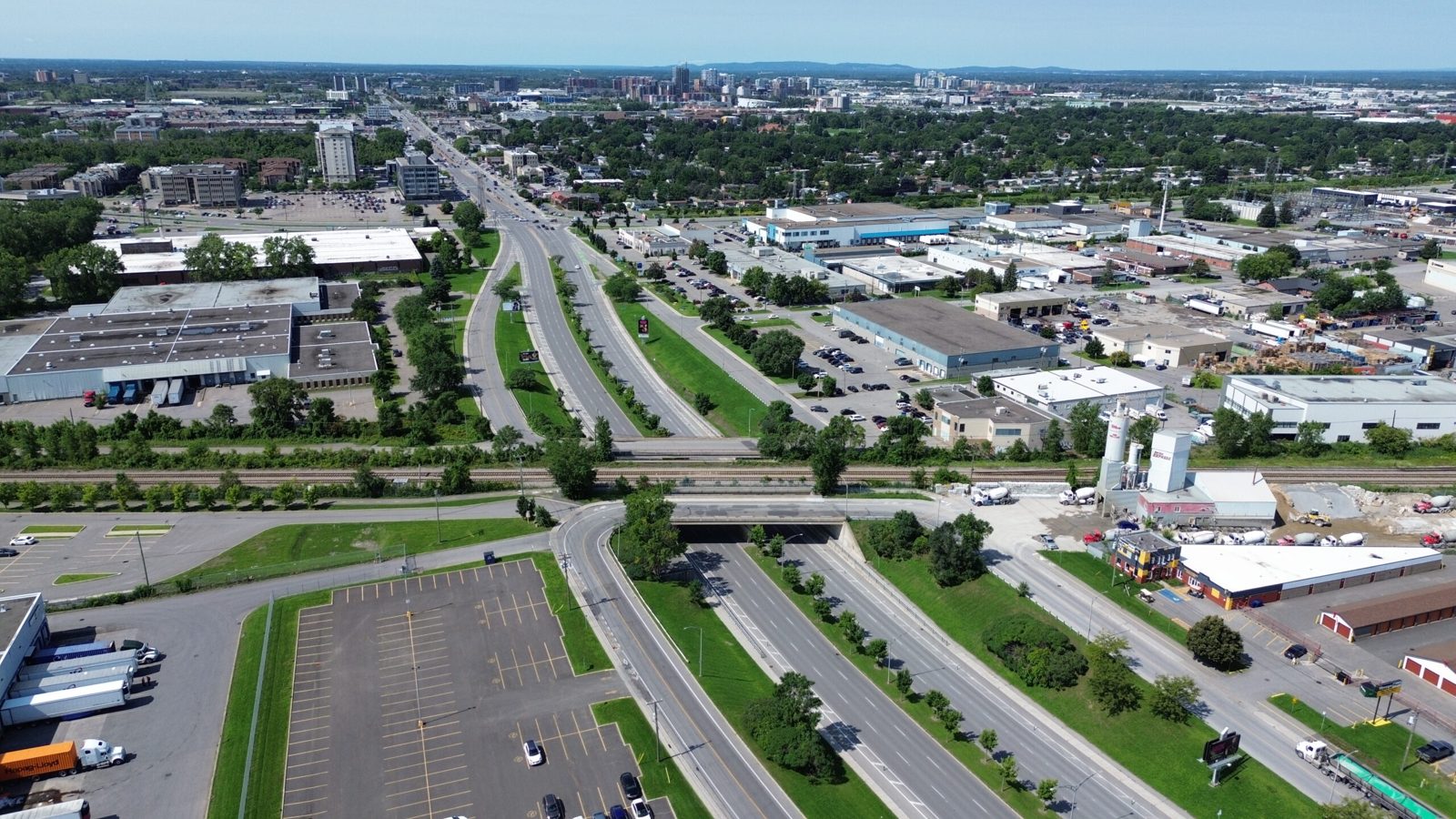 Exclusivité au Cœur de Laval Terrain de 124260 PC — photo 2