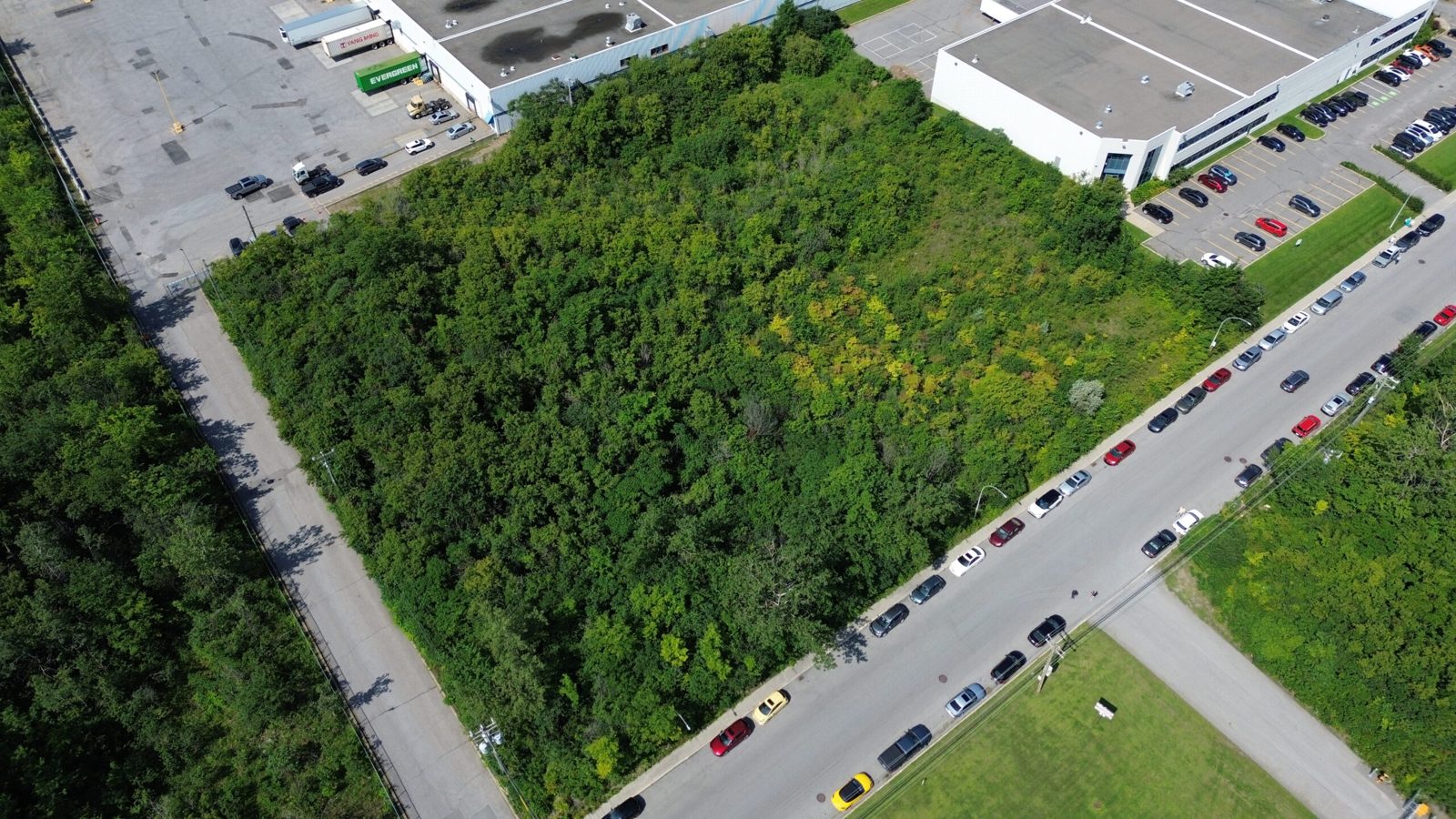 Exclusivité au Cœur de Laval Terrain de 124260 PC — photo 5