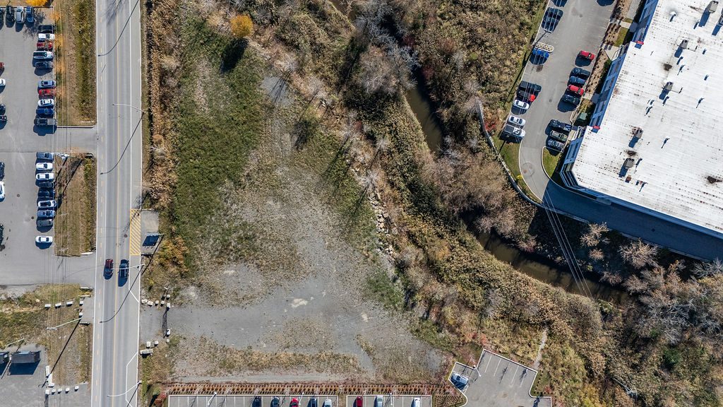 Terrain 73 000 pc commercial / industriel à Boisbriand — photo 4